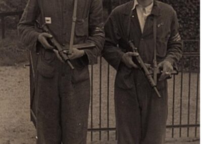 H. Kool en H. van Emmerik van de Schalkwijkse Binnenlandse Strijdkrachten (mei 1945).